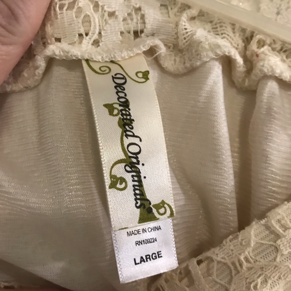 Decorated originals brand cream lace skirt sz large - Picture 2 of 3